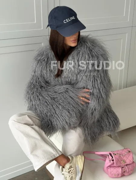 Серая шуба из натурального меха ламы - фото 5