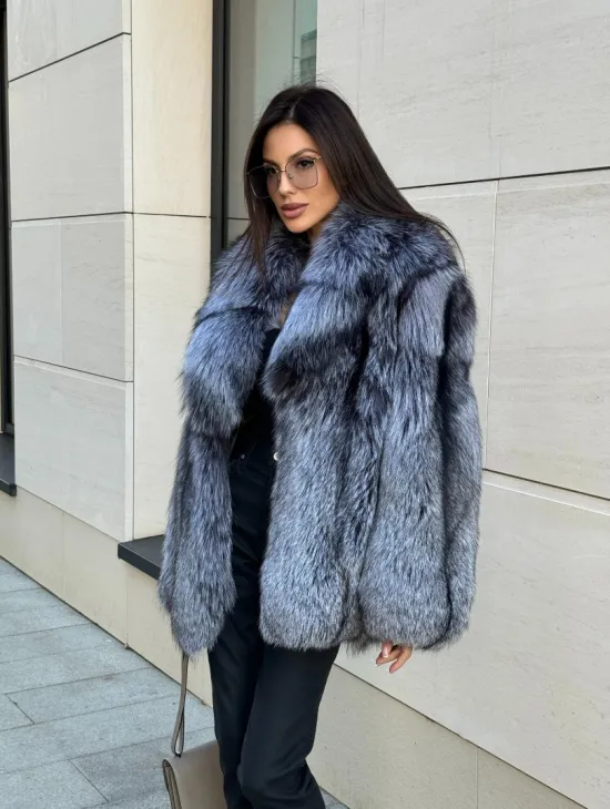 Шуба из меха чернобурки серебристо-черного цвета, цельные пластины - фото 11