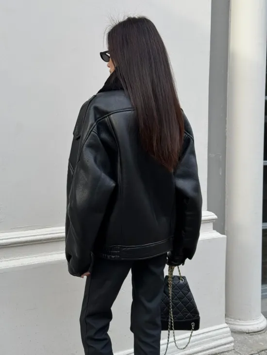 Укороченная женская дубленка - бомбер с двойным воротником - фото 9