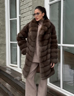 Шуба из меха куницы средней длины цвет темный соболь - фото 9