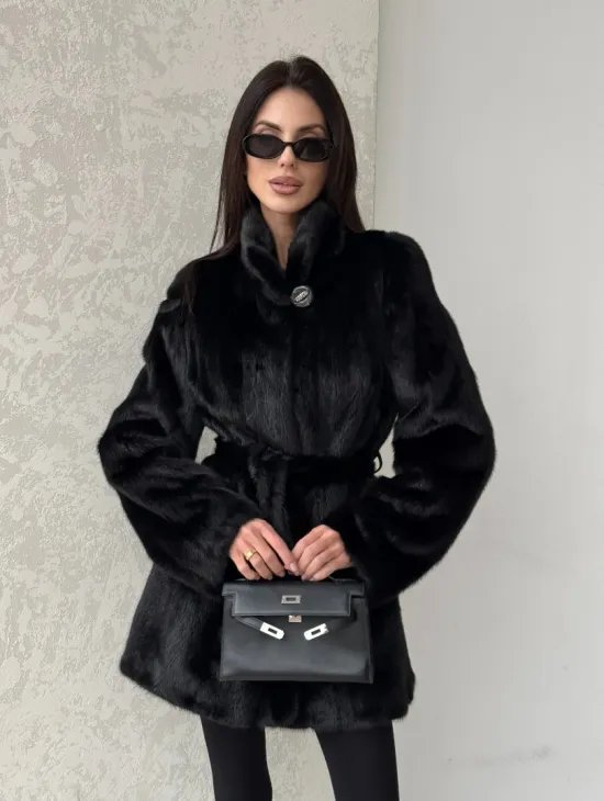 Норковый полушубок с воротником стойка и меховым поясом - фото 8