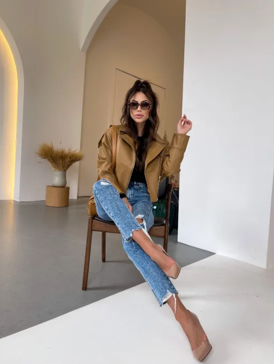 Модная короткая женская курточка в цветет кэмел - фото 8