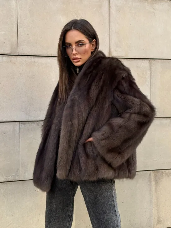Стильный жакет - полушубок из куницы с V-образным воротником - фото 9