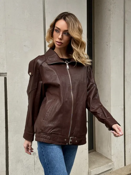 Коричневая кожаная курточка - бомбер на молнии - фото 11