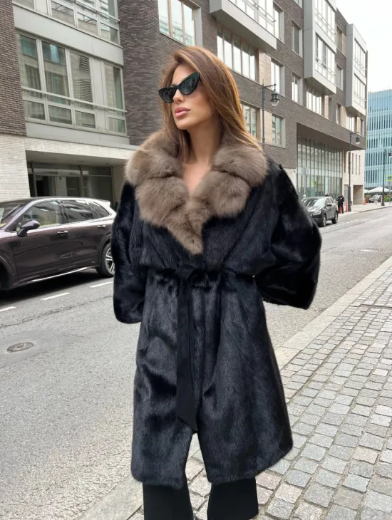 Черная шуба из аукционной норки с воротником из куницы- кимоно - фото 0