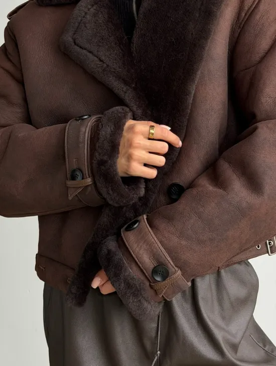 Двубортная короткая дубленка - фото 2