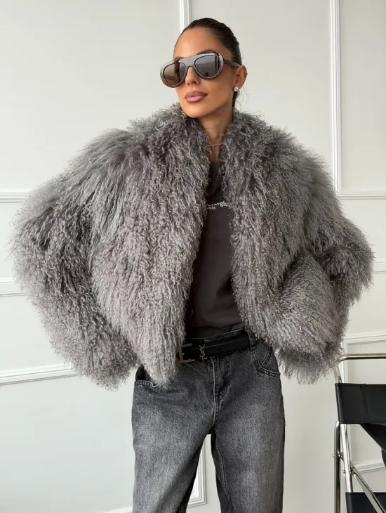 Серая шубка из меха ламы - фото 5