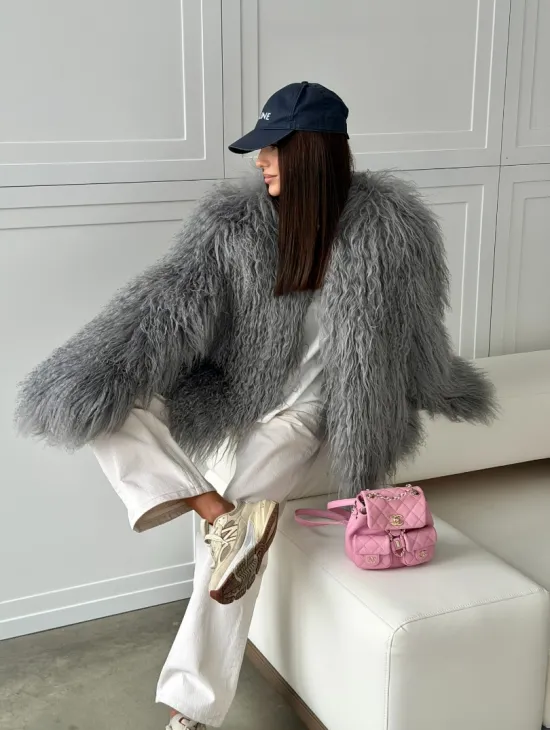 Серая шуба из натурального меха ламы - фото 16