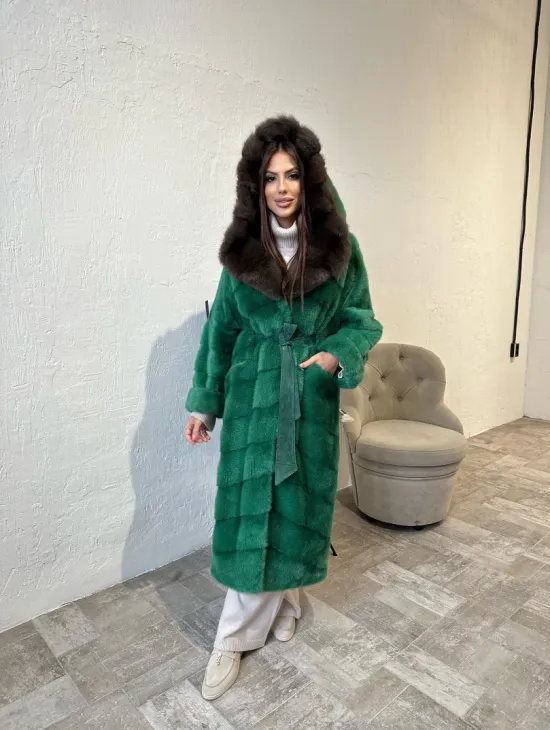 Шуба норковая с капюшоном из меха куницы — цвет изумруд - фото 2