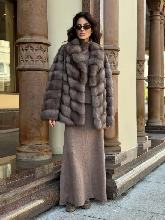 Элегантная шуба из меха куницы - серый трюфель - фото 9